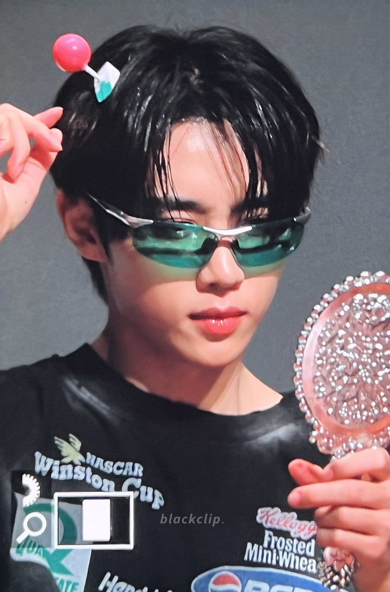 blackclip_sw's tweet photo. 240107 💚😎
#SUNWOO #선우 #THEBOYZ #더보이즈 https://t.co/goPGXqZADm