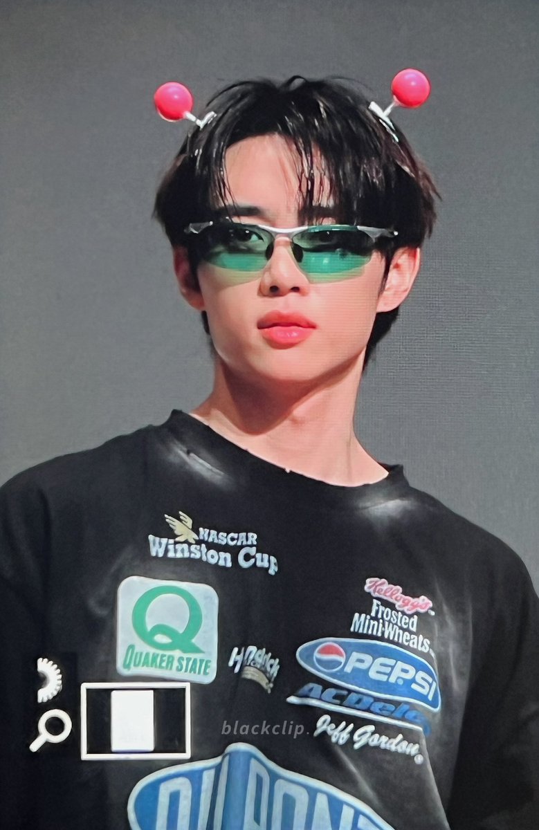 blackclip_sw's tweet photo. 240107 💚😎
#SUNWOO #선우 #THEBOYZ #더보이즈 https://t.co/goPGXqZADm