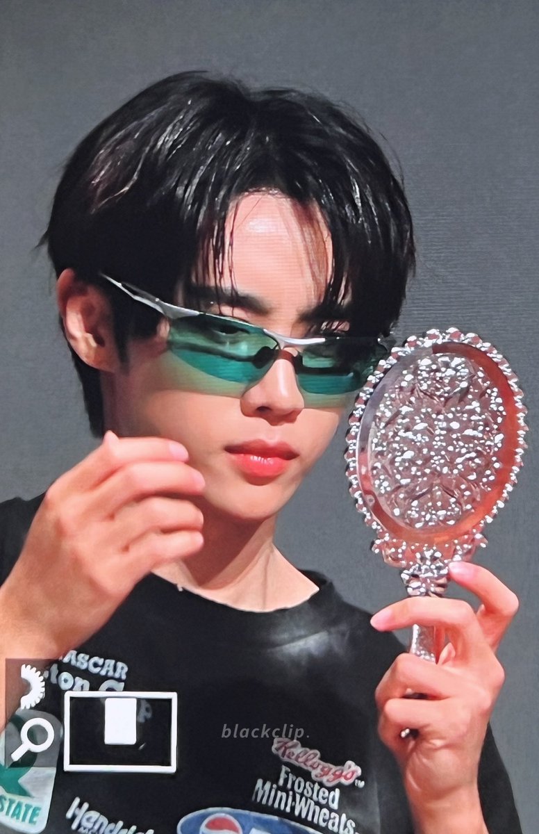 blackclip_sw's tweet photo. 240107 💚😎
#SUNWOO #선우 #THEBOYZ #더보이즈 https://t.co/goPGXqZADm