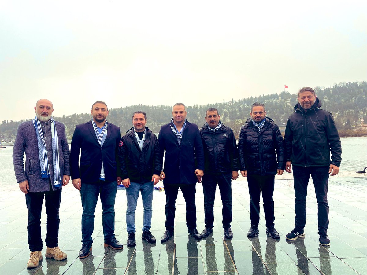 sinanayazoglu61's tweet photo. Beraber yürüdük biz bu yollarda 
Beraber ıslandık yağan yağmurda 

Şimdi dinlediğimiz tüm şarkılarda 

Bize herşey Türkiyeyi hatırlatıyor 🇹🇷

Bize herşey İstanbul’u hatırlatıyor 🇹🇷

Bize herşey Üsküdar’ı hatırlat��yor 🇹🇷

@hilmiturkmen34 @demir_erdem https://t.co/TSqLvqgYaz