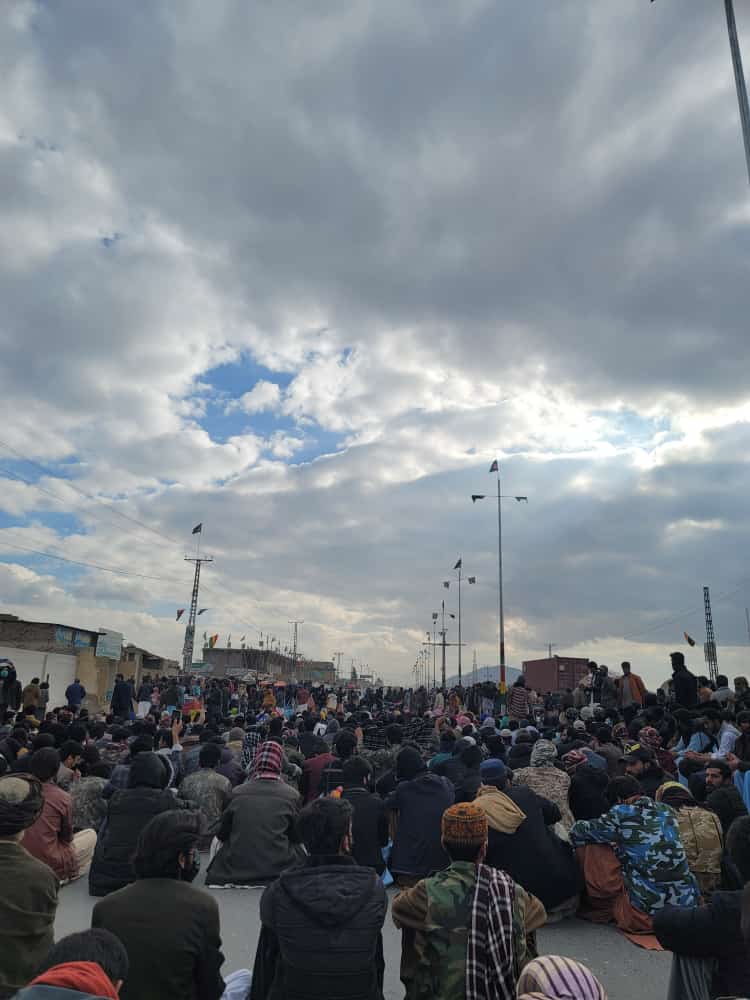 Sarawaan1's tweet photo. شال 

زندہ ہے مزاحمت زندہ ہے ! 

بلوچ نسل کشی بند کرو ! 

#MarchAgainstBalochGenocide https://t.co/qjd7omK8jv