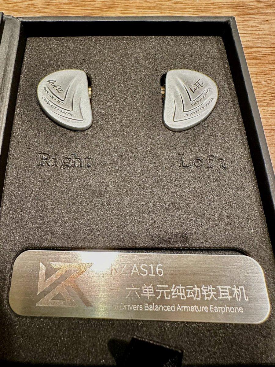 Sounder732773's tweet photo. 着弾してしまった。KZは4本目。一年ぶりの購入です。もう一度ここからやり直します。新しいモデルではありませんが、オデ沼をやり直すために。
相変わらず素早い発送ありがとうございました。#AS16 #KZ
https://t.co/Cwp3oWNPbt https://t.co/Jn6TohYHnl