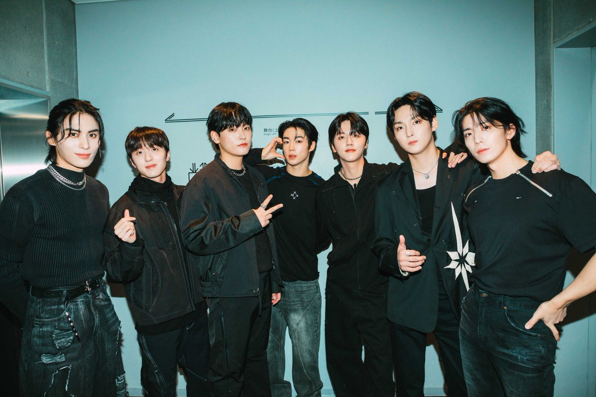 eujin217's tweet photo. 월요일 출퇴근길 힘난다💥💥
#SF9_BIBORA0108 
비보라 치고 찢고 부셔버리자💥💥👊👊
@SF9official https://t.co/WyUdjPGWq1