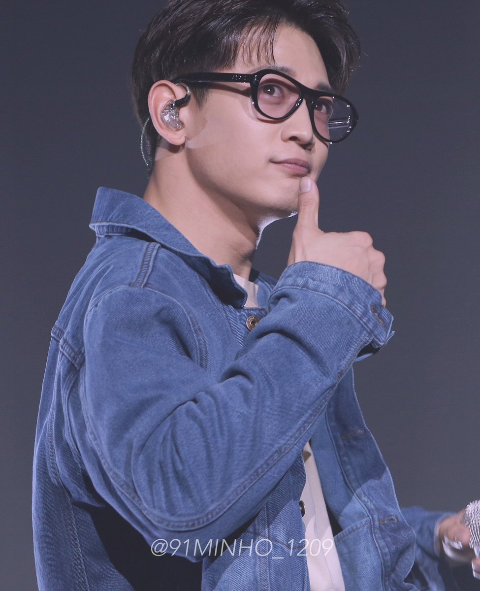 91MINHO_1209's tweet photo. 240107 민호 
민호의 스목흐 챌린지를 보고싶었는데 이렇게나마 보게 돼서,,, 좋,,네요,,, ㅋㅋㅋ https://t.co/joIJDnkQ4G