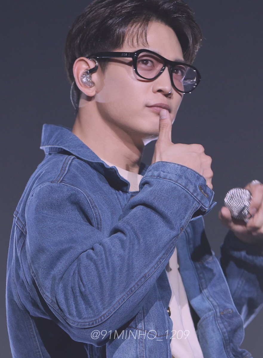 91MINHO_1209's tweet photo. 240107 민호 
민호의 스목흐 챌린지를 보고싶었는데 이렇게나마 보게 돼서,,, 좋,,네요,,, ㅋㅋㅋ https://t.co/joIJDnkQ4G