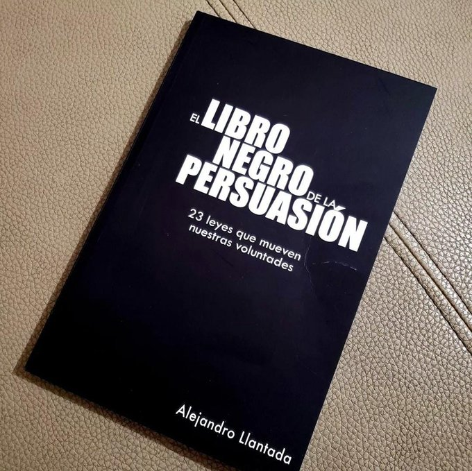 ALPHAMINDST's tweet image. "El Libro negro de la persuasión" nos enseña las técnicas que utilizan los expertos de ventas, publicitarios y políticos

Hilo con las 10 principales leyes de la persuasión que puedes usar desde hoy mismo.

👇🏼🧵