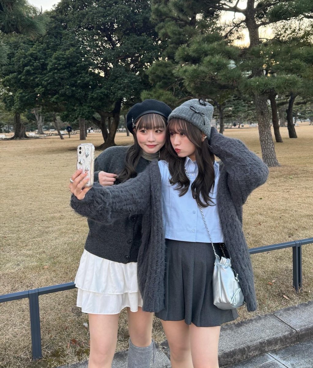 ren_eclair's tweet photo. 友達とたまたまシミラーコーデだったんだけど、これでディズニー行ったら可愛いナ🩶

#骨格ウェーブ #シミラーコーデ https://t.co/pZyvHRFqom