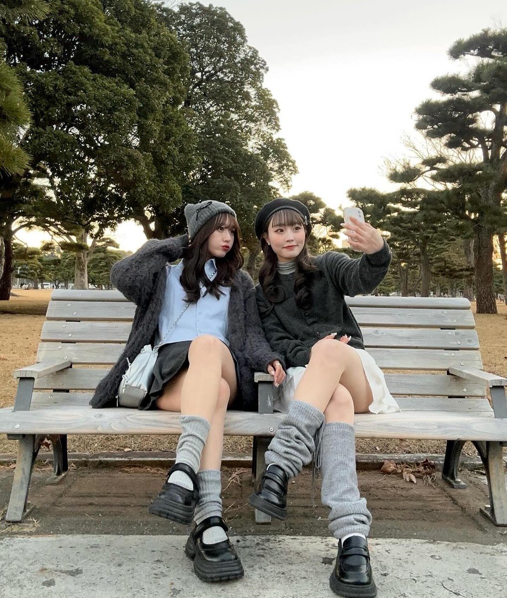 ren_eclair's tweet photo. 友達とたまたまシミラーコーデだったんだけど、これでディズニー行ったら可愛いナ🩶

#骨格ウェーブ #シミラーコーデ https://t.co/pZyvHRFqom
