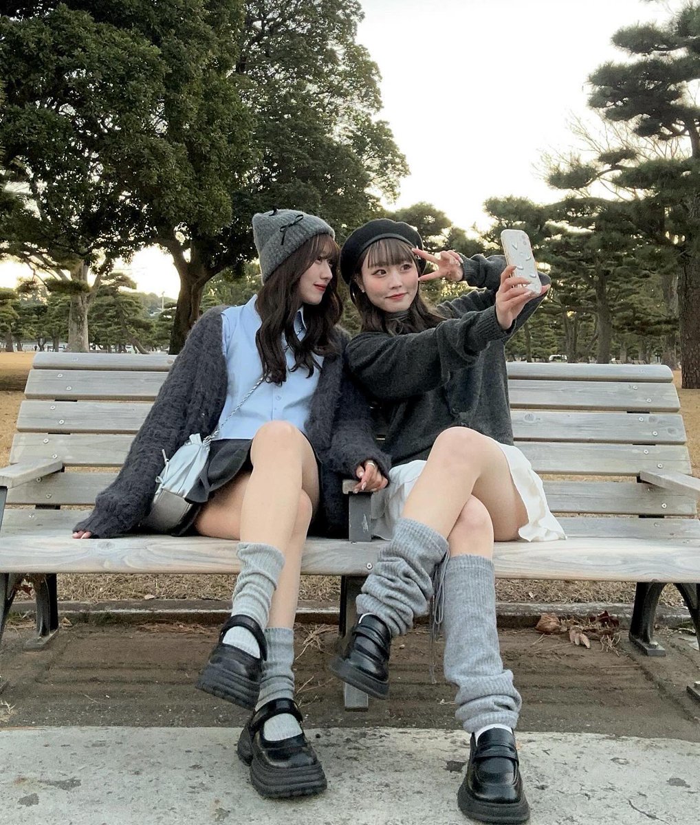 ren_eclair's tweet photo. 友達とたまたまシミラーコーデだったんだけど、これでディズニー行ったら可愛いナ🩶

#骨格ウェーブ #シミラーコーデ https://t.co/pZyvHRFqom