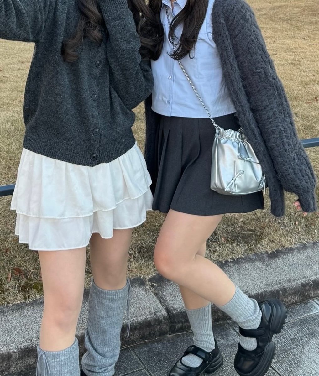 ren_eclair's tweet photo. 友達とたまたまシミラーコーデだったんだけど、これでディズニー行ったら可愛いナ🩶

#骨格ウェーブ #シミラーコーデ https://t.co/pZyvHRFqom