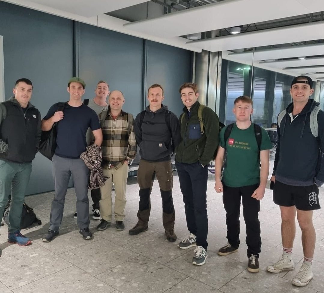 For one week this Jan, eight serving #paratroopers embark on a once in a lifetime opportunity to join the #Darwin200 Project in the #Falklands thanks to @supportourparas. @darwin200_ are retracing #CharlesDarwins original route around the world over the next 2 years.@ForcesNews