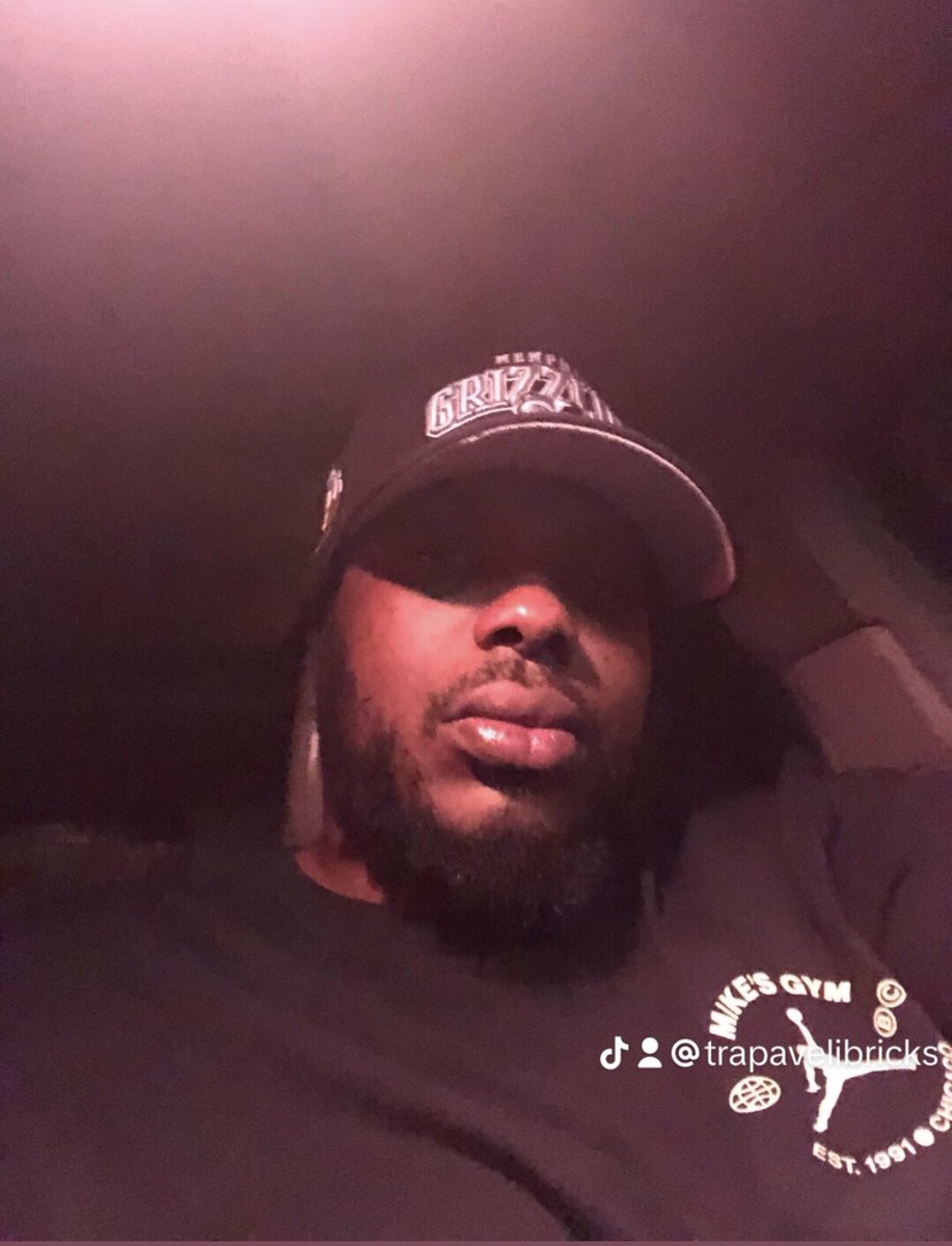 Bricks717's tweet photo. New year Better me 🖤 https://t.co/iv8AWKjTpT