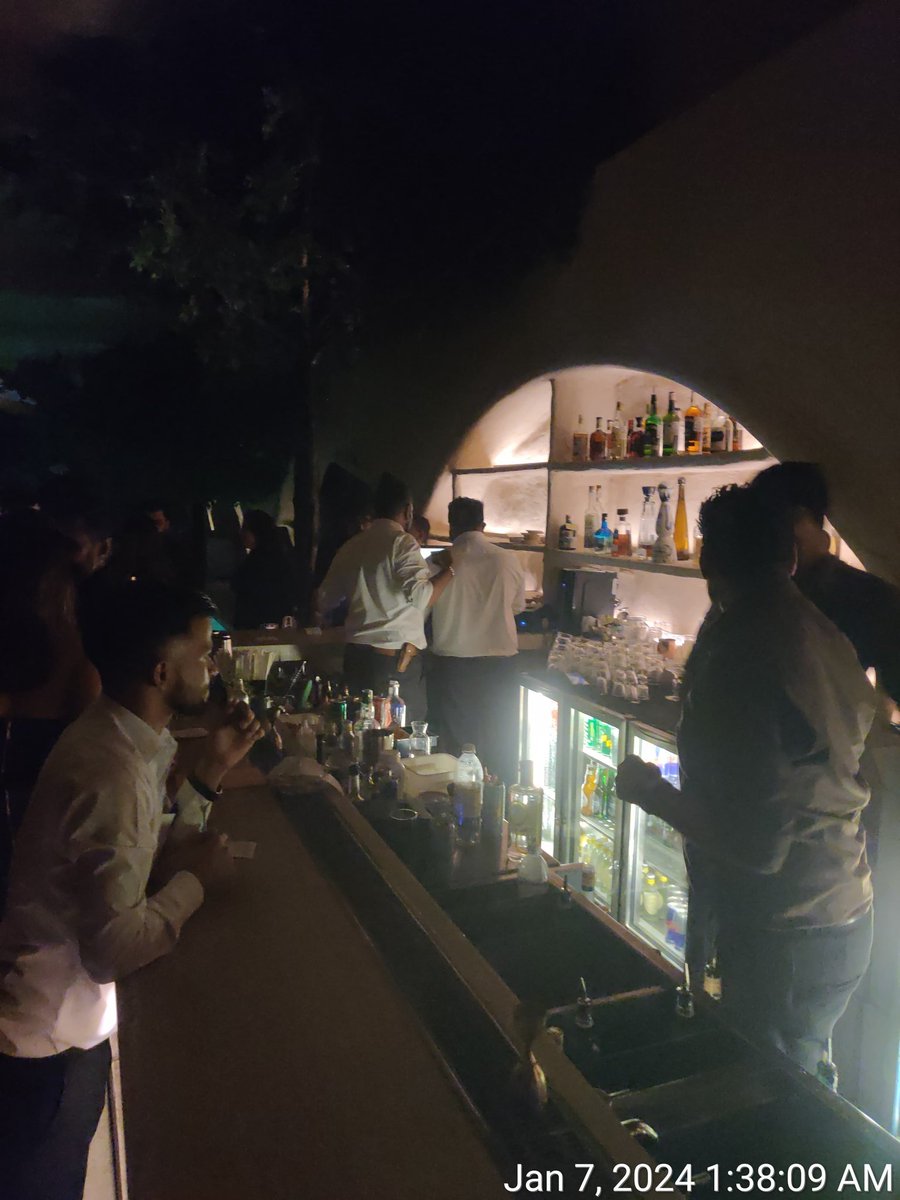ilyasilukhan's tweet photo. #ShivajiParkPoliceStation के अतर्गत 
Bastian at the Top 48th Floor, Kohinoor Square, N C. Kelkar Marg, Mumbai 28, अवैध #RooftopRestaurants चलाया जा रहा हैं, violation of roof top policy rules and regulations. @MumbaiPolice @mybmc @mybmcWardGN @mieknathshinde @IqbalSinghChah2 https://t.co/inSomRngzR