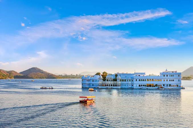 Oyepriyankasun's tweet photo. this is not maldives    ❎
this is not lakshadweep ❎

this is mharo rajasthan ❤️🫡
#Lakshdweep | #Maldivians https://t.co/8KuMt1j7Ae