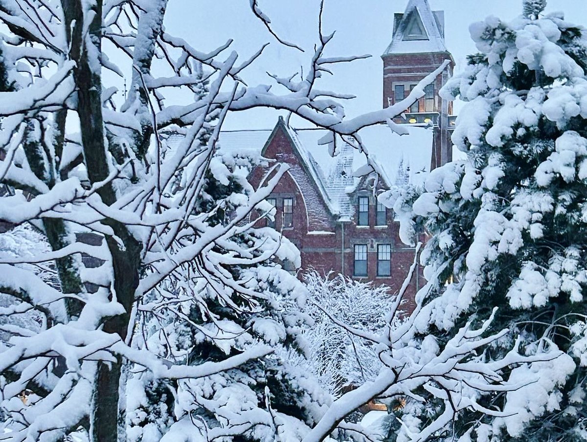 DuncanPutney's tweet photo. Walking in a winter wonderland to the Hogwarts of Danvers, MA with Chelsea LeBeau #WINTER #beautiful #outdoors https://t.co/1FWY6xazYO