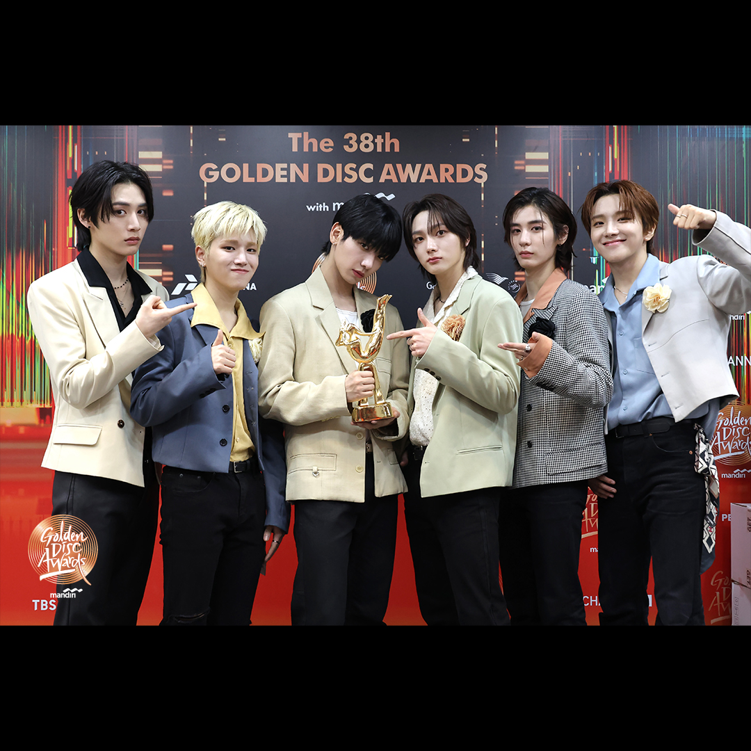 _GoldenDisc's tweet photo. Huge congrats to #BOYNEXTDOOR on winning ✨NEXT GENERATION✨ at the 38th Golden Disc Awards with Bank Mandiri🎉💖

#골든디스크어워즈 #goldendiscawards #골든디스크 #goldendisc #보이넥스트도어 @BOYNEXTDOOR_KOZ https://t.co/ge0G1q9055