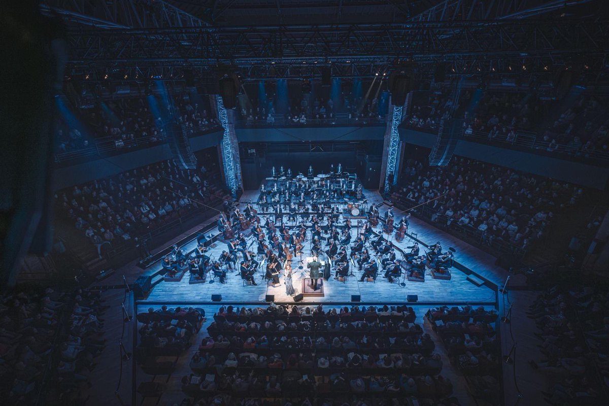 🥂 Concert du Nouvel An avec l’Orchestre National du Capitole de Toulouse @ONCT_Toulouse dirigé par <a href="/HerveNiquet/">Hervé Niquet</a> à la Halle aux Grains (Toulouse)
📷 Crédit photos Romain Alcaraz 
#HappyNewYear2024