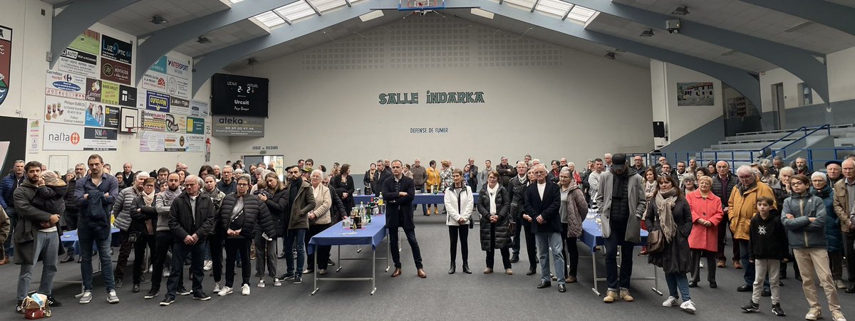 max_brisson's tweet photo. 8 projets réalisés, 8 actions lancées, c’est avec la bannière “huit” que le maire de #Urcuit Raymond Darricarrère présente ses vœux aux villageois.
Un beau bilan pour un maire avouant “apprendre l’art de la patience dans la quête des financements publics”.
#RondedesVoeux
#Le64 https://t.co/XR0Zs9t7eQ