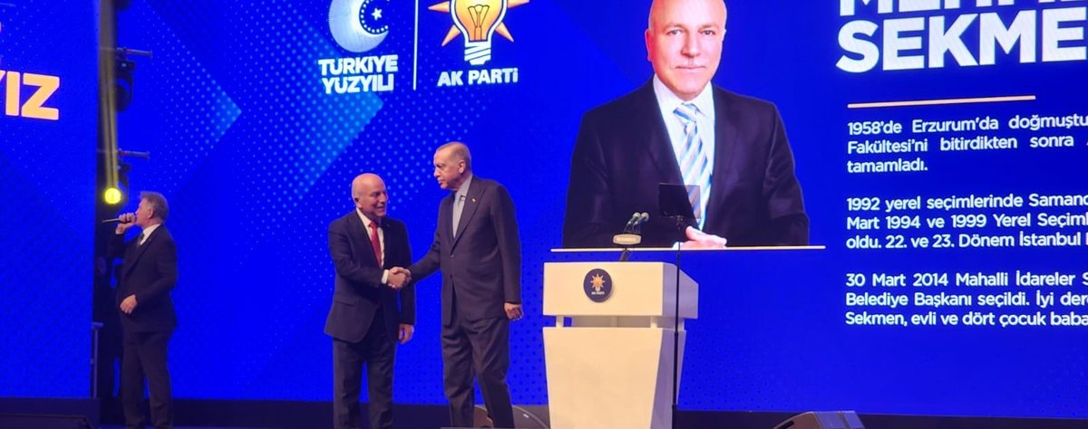 mehmetsekmen's tweet photo. Devlet Başkanımız, Sayın Cumhurbaşkanımız Recep Tayyip Erdoğan Beyefendi'nin tensip ve takdirleriyle Anadolu’nun incisi, kadim şehrimiz Erzurum’umuza 3. Dönem Erzurum Büyükşehir Belediye Başkan Adayı olduk.

Birlikte yol yürümekten onur ve gurur duyduğum Dünya Liderimize şükranlarımı arz ediyorum.

Sayın Cumhurbaşkanımız Recep Tayyip Erdoğan Beyefendi’nin yürüdüğü bu aziz yolda 31 Mart seçimleriyle yeni bir demokrasi destanı daha yazacağız inşallah...

Türkiye Yüzyılı Belediyeciliği ile aziz şehrimizi eser yatırımlarımızla kalkındırmaya ve tarih kentini nakış nakış işlemeye devam edeceğiz.

“Türkiye Yüzyılı Şehirleri İçin Hazırız, Kararlıyız”

#HazırızKararlıyız