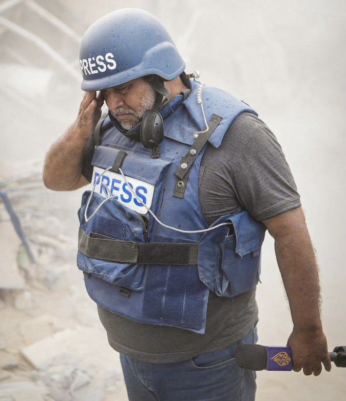 🚨 AL JAZEERA JOURNALIST LOST WIFE, TWO SONS, DAUGHTER, GRANDSON, CAMERAMAN - NEVER STOPPED REPORTING

 "Nothing hurts more than the pain of losing someone you hold dearly close to your heart." - Wael Al-Dahdouh. 

Wael, lead correspondent for Al Jazeera, faced unimaginable