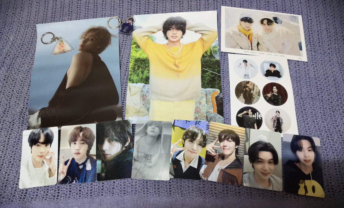 kho_chika's tweet photo. Attend #FILM WITH YOU event organised by @lovemaze613. Met some Army's friends there too😁💜. Love to see them again https://t.co/PLLldxLzsb