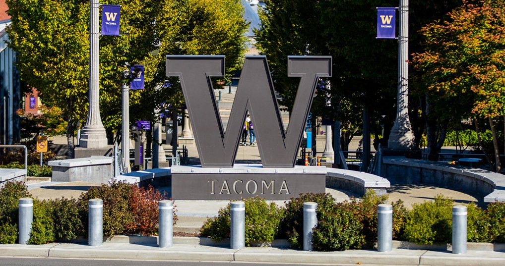 While I normally support Michigan State (#GoSpartans!), since my <a href="/bridges_16/">Brooklyn 🌉</a> Alma Mater is in the Championship Game tomorrow night against Michigan, I'm all in on the Purple &amp; Gold. U Dub! 

#PAC12 #CFBChampionship #UDub #Huskies #UW