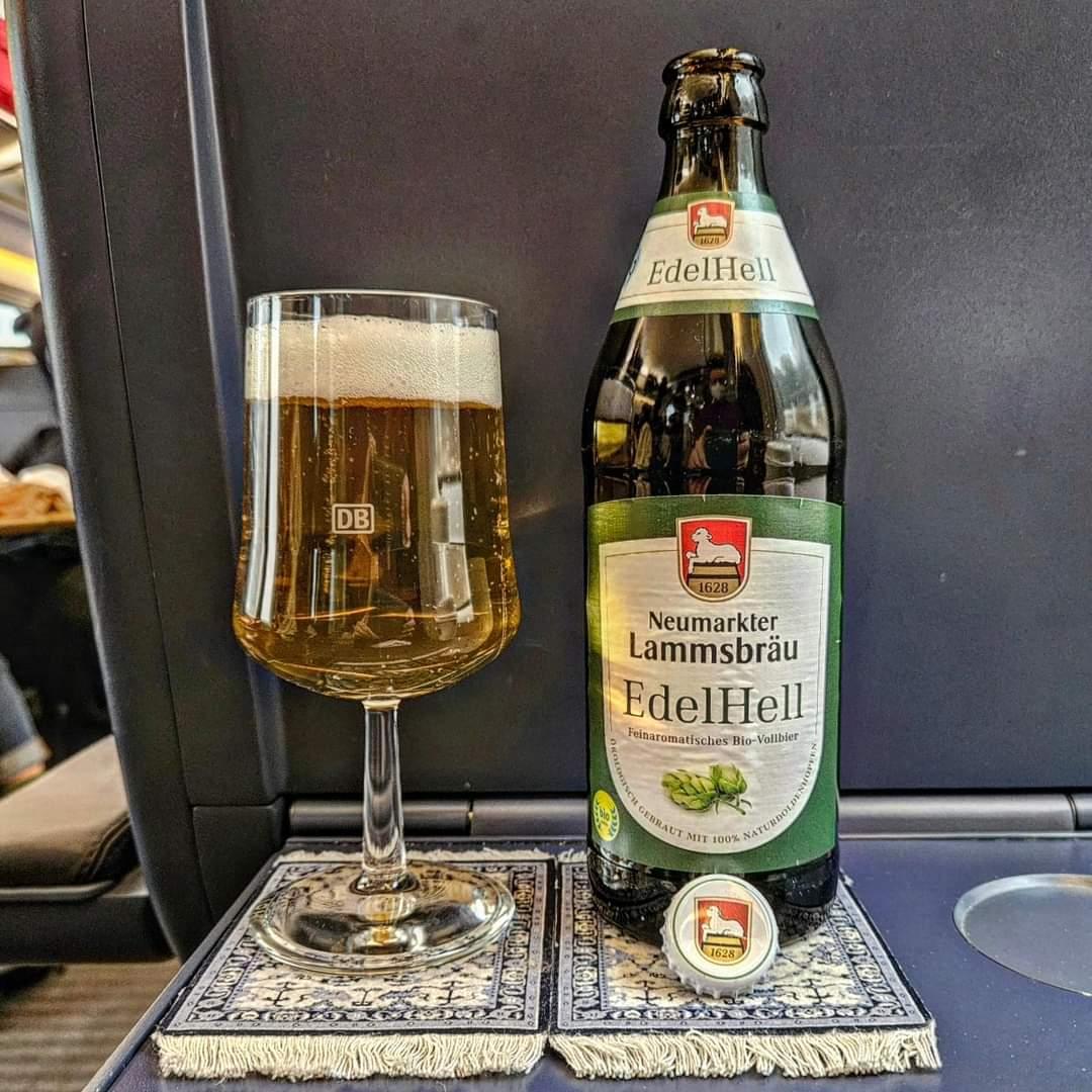 brunnenbraeu's tweet photo. Neumarkter Lammsbräu – EdelHell (****) 5,0%
#beeronthecarpet #durchtrinkbarkeit
#neumarkterlammsbräu #neumarkter #lammsbräu #edelhell #helles https://t.co/ROzDquqnw3