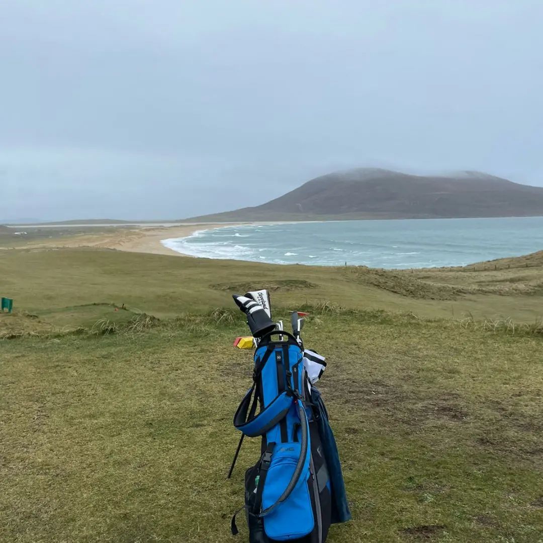 Looking for things to do while visiting our islands? From golfing, tours, walks, boat trips to arts & crafts and much more - there's plenty to choose from! Head to our website - bit.ly/44bkieH 📸: @massymassmass #visitouterhebrides #hebrideanway