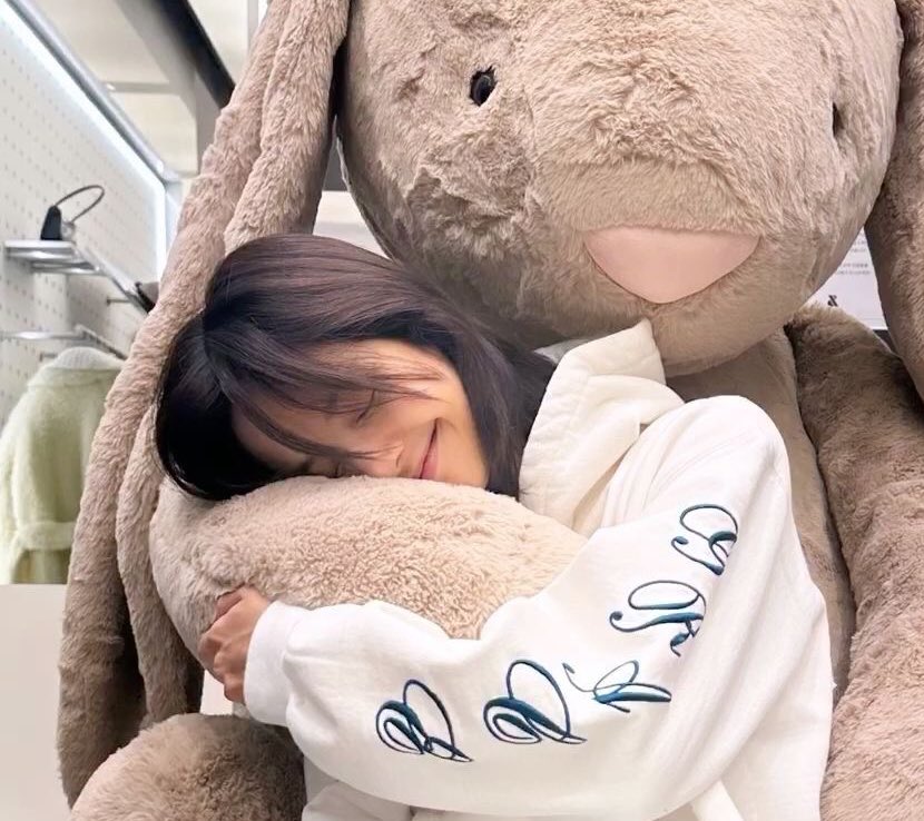 i find this very amusing she’s such a kid 😭