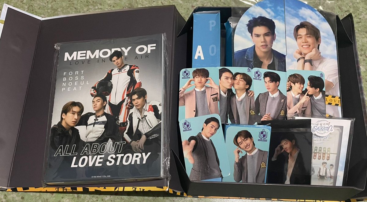 joasuhh's tweet photo. ขาย: Box Set (รักในอากาศ)

WTS Love In The Air  Box Set
(READY : indonesian 🇮🇩)
สินค้ายังอยู่ครบครับ.

หากสนใจกรุณา DM เพื่อสอบถามราคาได้

#wts #zonauang
#ตลาดนัดบรรยากาศรัก
#ตลาดนัดบอสโนอึล 
#ตลาดนัดฟอร์ดพีท 
#บรรยากาศรัก #LoveInTheAir #BossNoeul #ShawtyBoss #Magentaboy #LITA https://t.co/B3mOO2mPiF