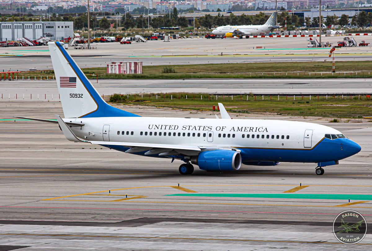 dasgonaviation's tweet photo. Taxiing at Barcelona Airport this C-40 Clipper of the @usairforce 🇺🇸
@Spottersbcn
#aviation #spotting #Barcelona #C40Clipper #USAirForce https://t.co/ZIiqs2rQgT