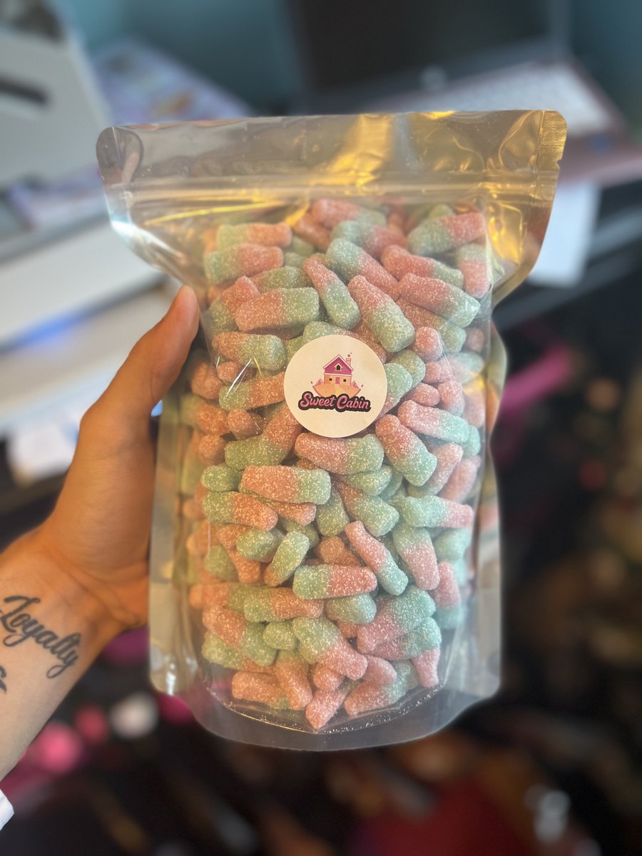 let's giveaway a 1kg bag full of the fan-favourite fizzy bubblegum bottles 🤤🤤 to enter simply: - follow @SweetCabinUK - share this tweet easy as that! winner picked tomorrow 😋