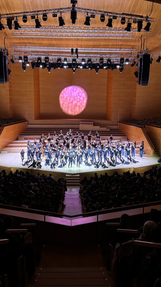 VEUScorinfantil's tweet photo. Avui hem gaudit d’un extraordinari concert “Somnis de Músic” a @auditoribcn amb la @jonc_jonc.
Estem emocionats per les pròximes funcions escolars del dilluns i dimarts. 
Joves talents brillant a l’escenari! 🎶 
@josepvilajover @manelvaldivieso @amicsunio @el9nou_vor @diariARA https://t.co/9gHo00x4IL