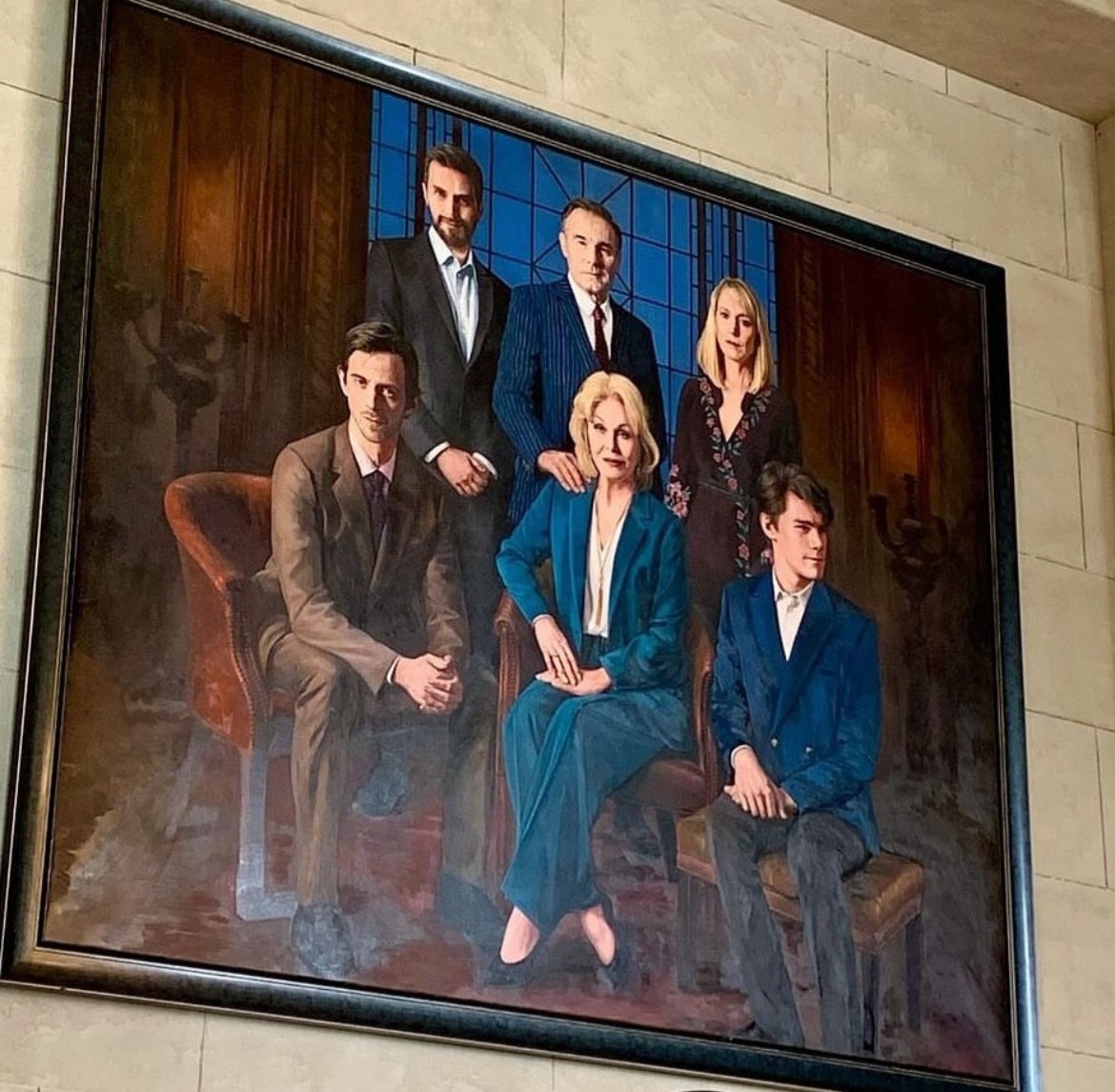 HarlanCoben's tweet photo. Hope you have a relaxing Sunday. Maybe do a binge in the warm embrace of your loving family. #FoolMeOnce @netflix https://t.co/f1fMouf2k5