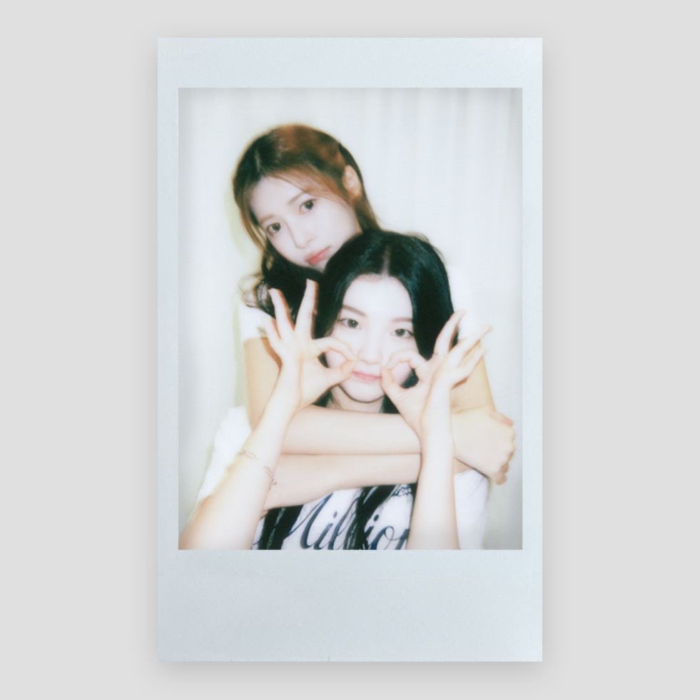 FELIZ ANIVERSÁRIO MEUS AMORES 
#소중한_체리소다_서다현 
#HAPPY_DAHYUN_DAY
#연지만의편지
#HAPPY_YEONJI_DAY
#생일이니_연지곤지_찍어본다현 
#HAPPY_DHYJ_DAY