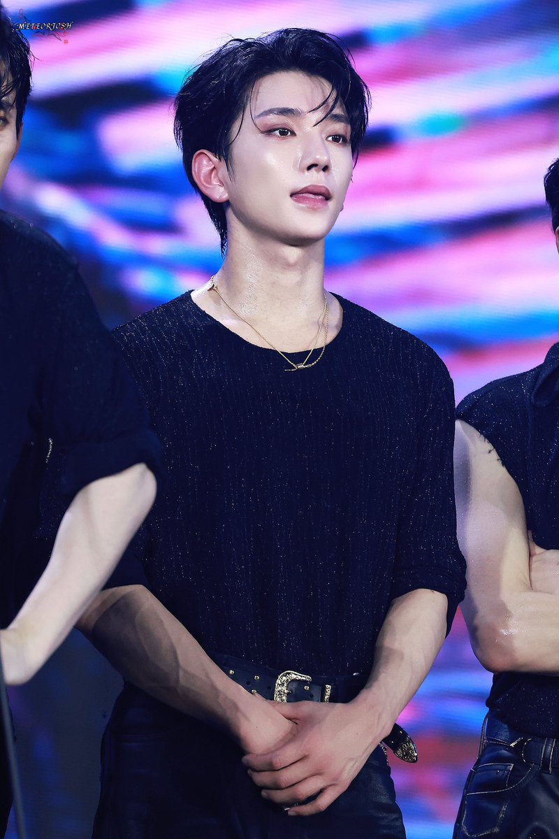 3esi_'s tweet photo. RT @METEOR_JOshH: 240106.💪
#조슈아 #Joshua 
#ジョシュア
#세븐틴 #SEVENTEEN https://t.co/FmLYPN7DCa