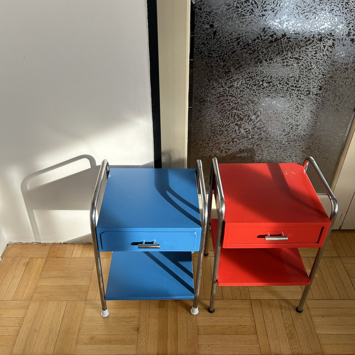 funkcionalista's tweet photo. Noční stolky

#chrom
#chromovy
#chromovany 
#pochromovany
#chrome
#chromium
#chromplated
#chromplating
#verchromt
#chromedfurniture
#funkcionalismus 
#functionalist 
#design 
#bauhaus 
#madeinczechoslovakia 
#czechoslovakia 
#table 
#stolek
#sidetable 
#nocnistolek https://t.co/T59OvwbqkY
