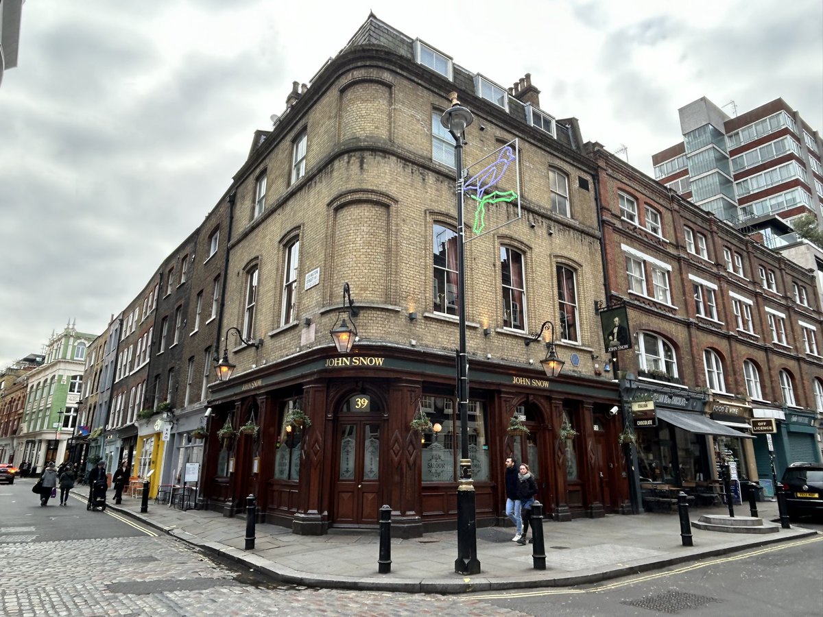 PubsSaving's tweet image. Sunday stroll through Soho! Support your favourite pubs this month. 😍John Snow, 39 Broadwick Street #soho #pubs #favouritepubs