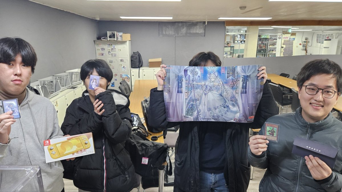 dsr_cs's tweet photo. NTcs 우승자

1.스텔라이브

2.범부2인조

3.히어로 은퇴식

4.카르테시아 https://t.co/6gQfTJk5OQ