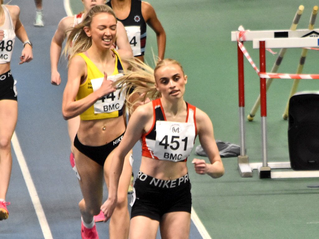 EnglandAthletic's tweet photo. Anna Gisbourne  held off a strong finish from Lily Saxon in the BMC 800m A race, clocking 2:09.79. https://t.co/Dv4KDJeV7R