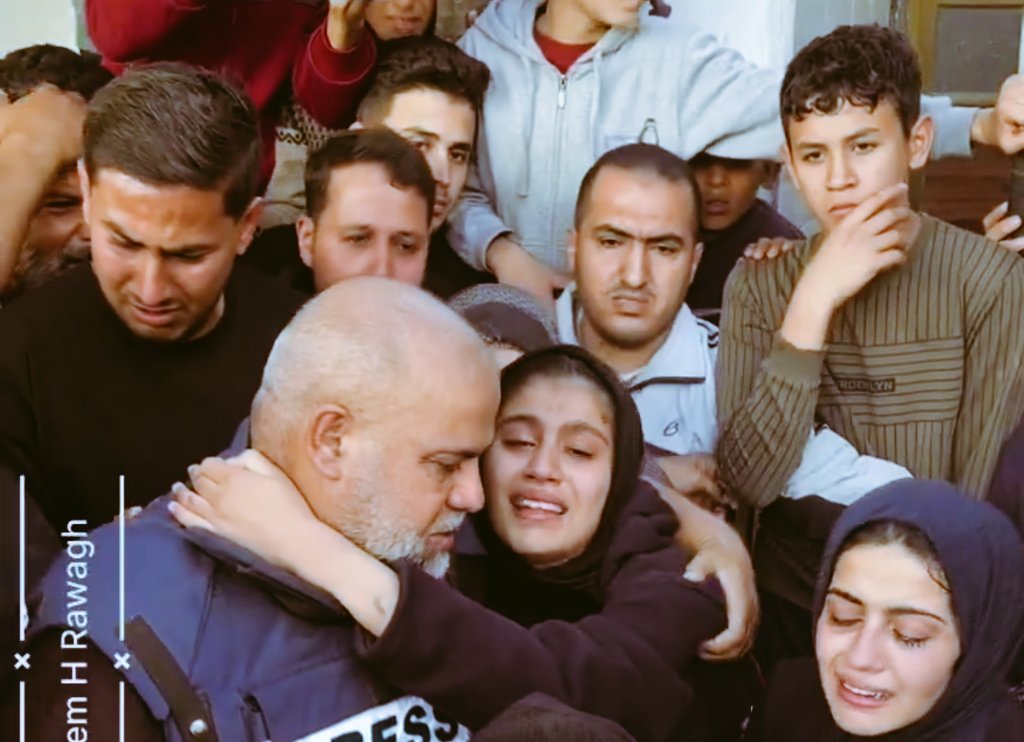 Abu_Salah9's tweet photo. يا اللّه 

بنت وائل الدحدوح بتقول لابوها امانة تضل النا يابا ملناش غيرك.

دخيلك يا رب احفظ وائل، دخيلك يارب متى هالمختل ناوي يسيب وائل والباقي من عائلته https://t.co/BlwQ6BcsTb