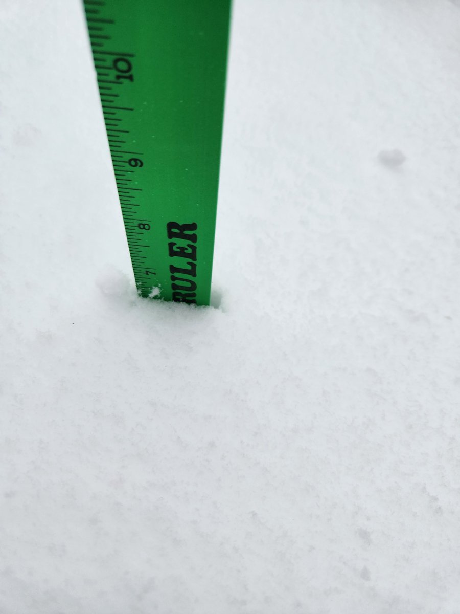 mldavis70_01's tweet photo. @WxCarpino Looks like 6 1/2 https://t.co/CSDFBIkYJu