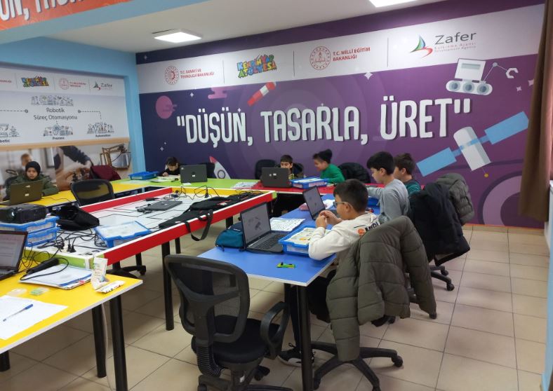 SivasliYap's tweet photo. Sivaslı Halk Eğitimi Müdürlüğü bünyesinde faaliyet gösteren #sivaslıkendinyap atölyemizdeki bu hafta ki kursumuzdan kesitler... https://t.co/wZaSxcXTZ4