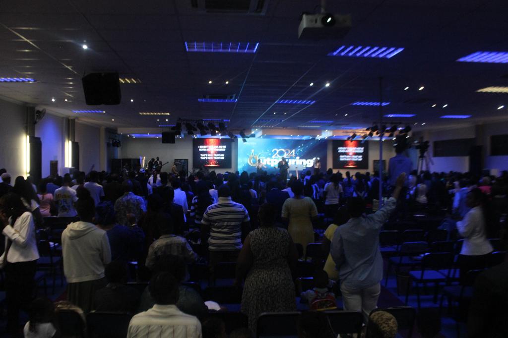 gracehousetwit's tweet photo. Moments from 1st Sunday "Celebration Service" @GraceHouse. What a mighty God we serve.
#TheOutpouring #PrayersAndFasting #GHFCservice #SolutionNights #iMagine2024 #RevivalNOW https://t.co/XV37eJCLTp