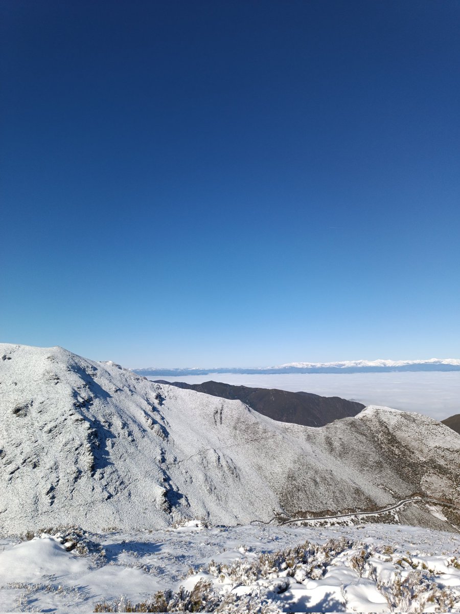 PreferenciaSol's tweet photo. No es Sierra Nevada, ni los Alpes, ni los Pirineos, ni Canadá, ni Noruega, ni los Balcanes, ni los Andes; es El Bierzo. Mucha gente no sabe lo que tenemos y lo que se pierde. #HazBierzo https://t.co/KhLGAVq9Jp