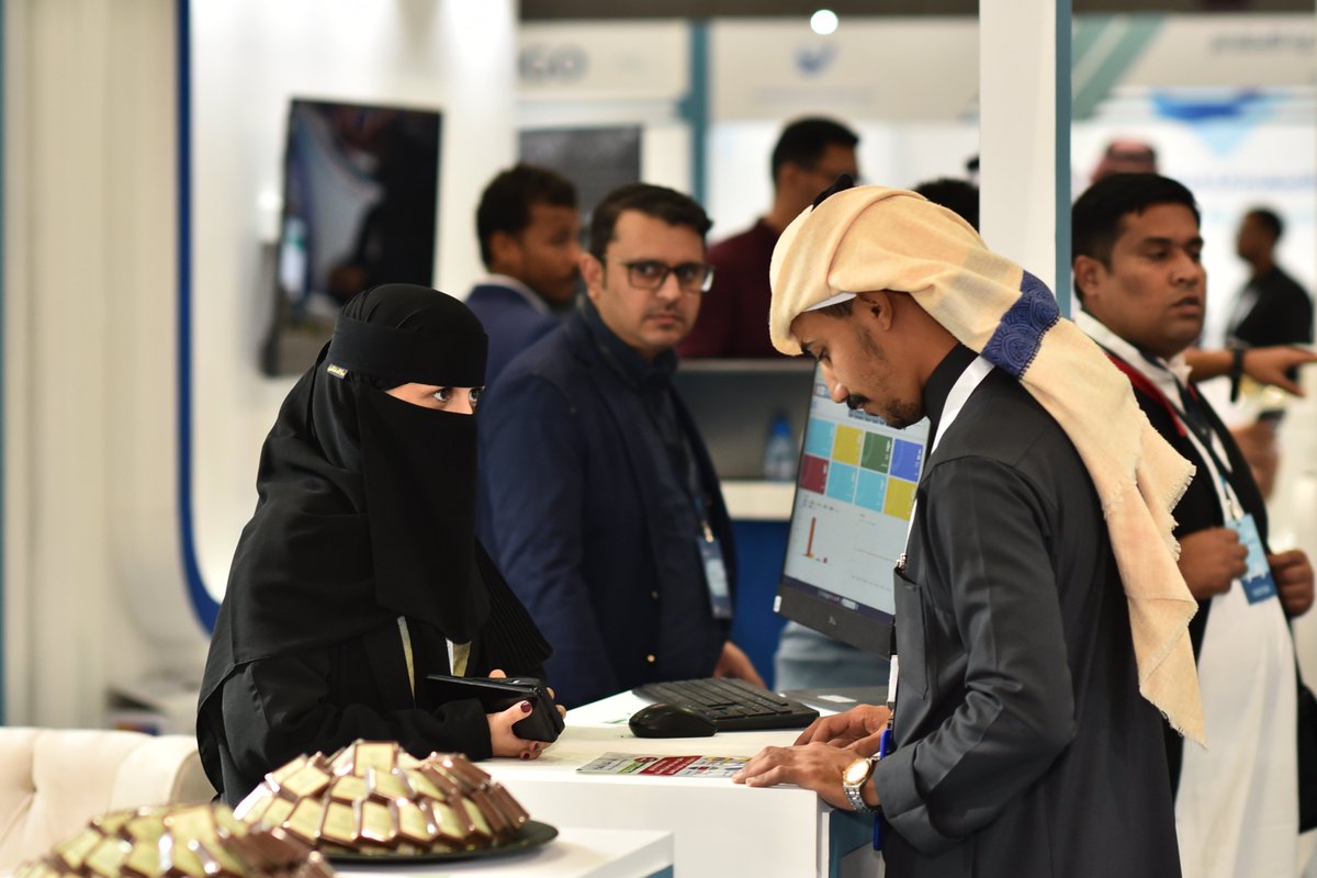Rals2030's tweet photo. لحظات مميزة من الموسم الخامس لـ
#ملتقى_الموارد_البشرية_والاستقدام
مكتب مدى الخليج للاستقدام
@madaalkhalij
استقبل في جناحه زوار المعرض وقدم لهم العديد من الخدمات المتميزة طيلة أيام الملتقى
#HRALS23
#الرياض
#السعودية
#RiyadhExpo2030 https://t.co/5QYuvneAeL