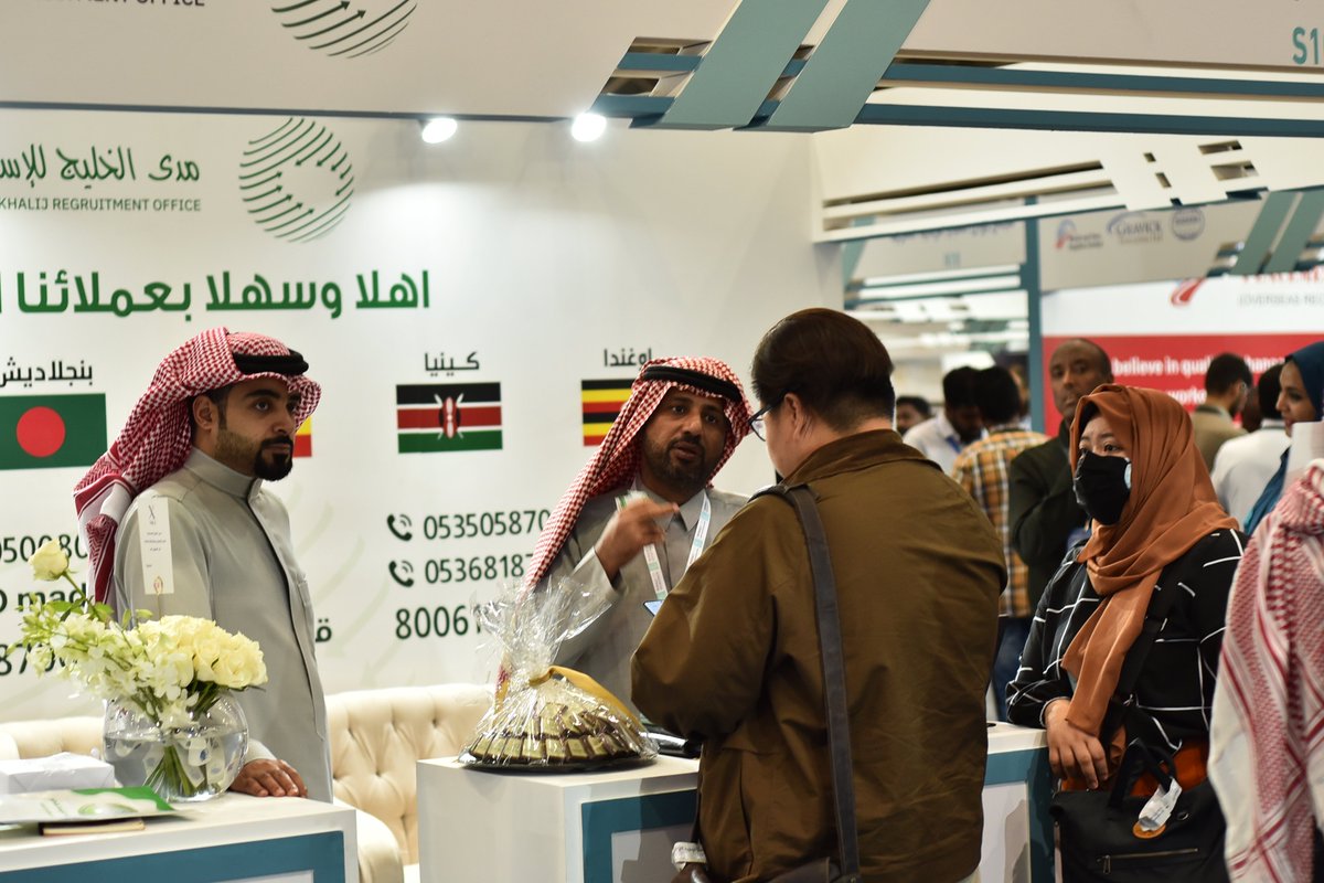 Rals2030's tweet photo. لحظات مميزة من الموسم الخامس لـ
#ملتقى_الموارد_البشرية_والاستقدام
مكتب مدى الخليج للاستقدام
@madaalkhalij
استقبل في جناحه زوار المعرض وقدم لهم العديد من الخدمات المتميزة طيلة أيام الملتقى
#HRALS23
#الرياض
#السعودية
#RiyadhExpo2030 https://t.co/5QYuvneAeL
