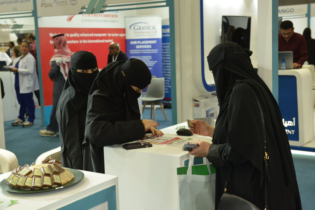 Rals2030's tweet photo. لحظات مميزة من الموسم الخامس لـ
#ملتقى_الموارد_البشرية_والاستقدام
مكتب مدى الخليج للاستقدام
@madaalkhalij
استقبل في جناحه زوار المعرض وقدم لهم العديد من الخدمات المتميزة طيلة أيام الملتقى
#HRALS23
#الرياض
#السعودية
#RiyadhExpo2030 https://t.co/5QYuvneAeL
