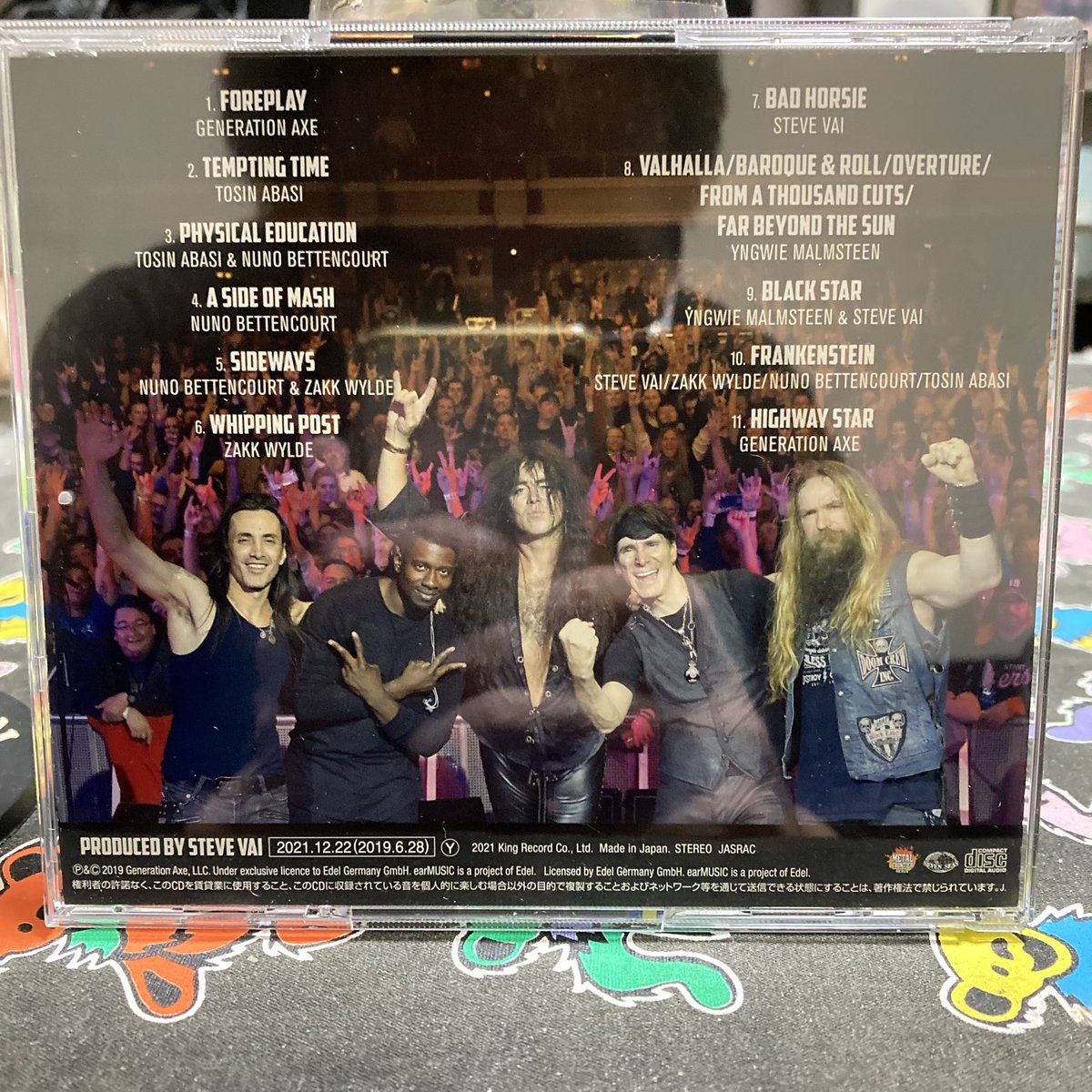 ZappaMinoru123's tweet photo. Generation Axe/The Guitar That Destroyed The World:Live In China
#nowplaying
#vinyl #records #recordcollection
#cds #cdcollection
#generationaxe
#stevevai #yngwiemalmsteen #zakkwylde #nunobettencourt #tosinabasi https://t.co/nGsRqNU2If