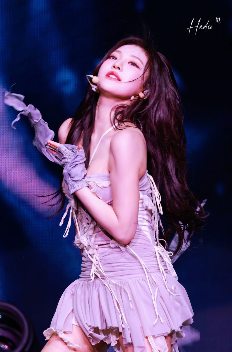 HedioNingn_'s tweet photo. 230930 SYNK: HYPER LINE in Paris ​​

#AESPA #NINGNING
#에스파 #닝닝 #宁艺卓 https://t.co/EOrQebn10m